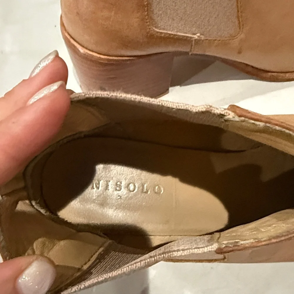 Nisolo elegant leather